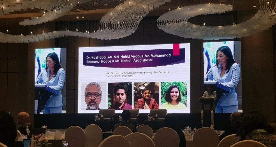 The paper session on screen at the World Bank South Asia conference